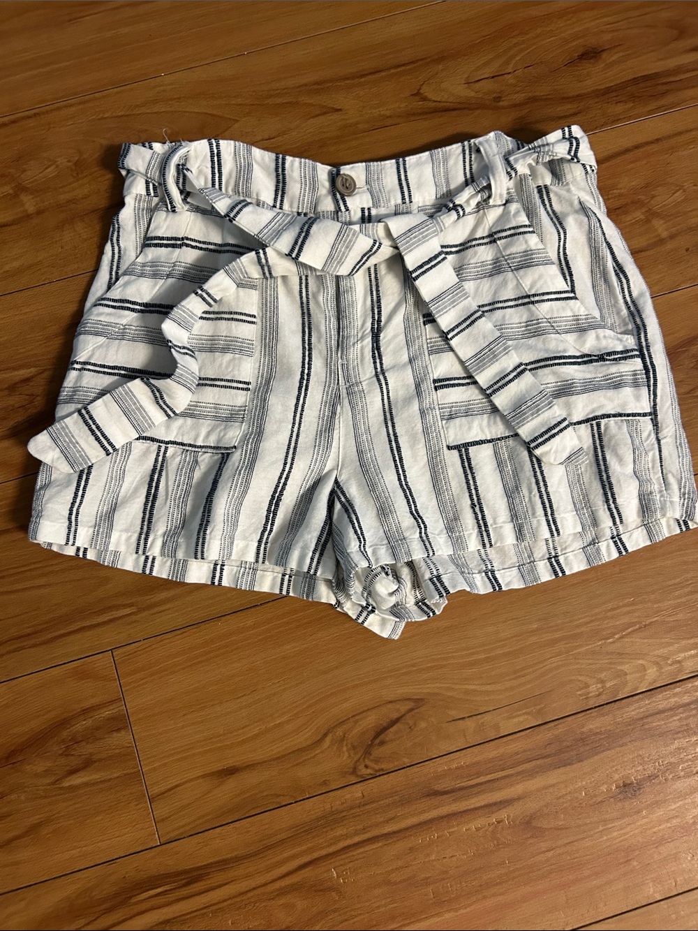 O’Neill Shorts with Belt - White & Navy